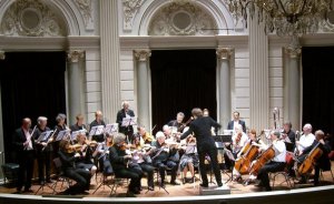 Het Westerkamerorkest tijdens een optreden in de Kleine Zaal van het Amsterdamse Concertgebouw om 13 juni 2009